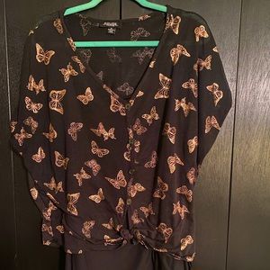 *4 for $20*---Cute butterfly top